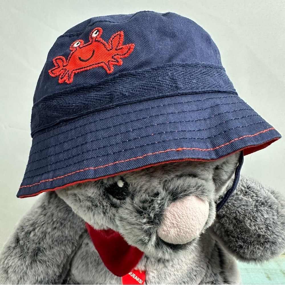CARTER'S kid's bucket hat in navy with red crab - size 3-9 months